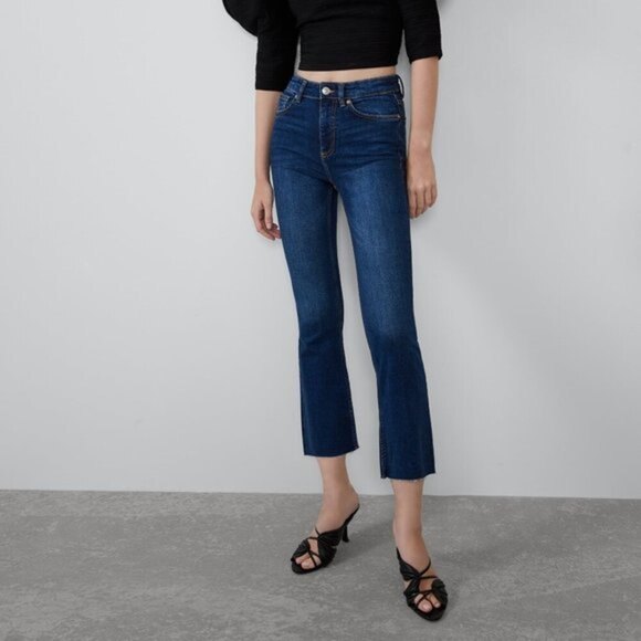 Denim Zara Mid-Rise Cropped Flare Raw Hem Jeans (NWT) - Picture 1 of 6